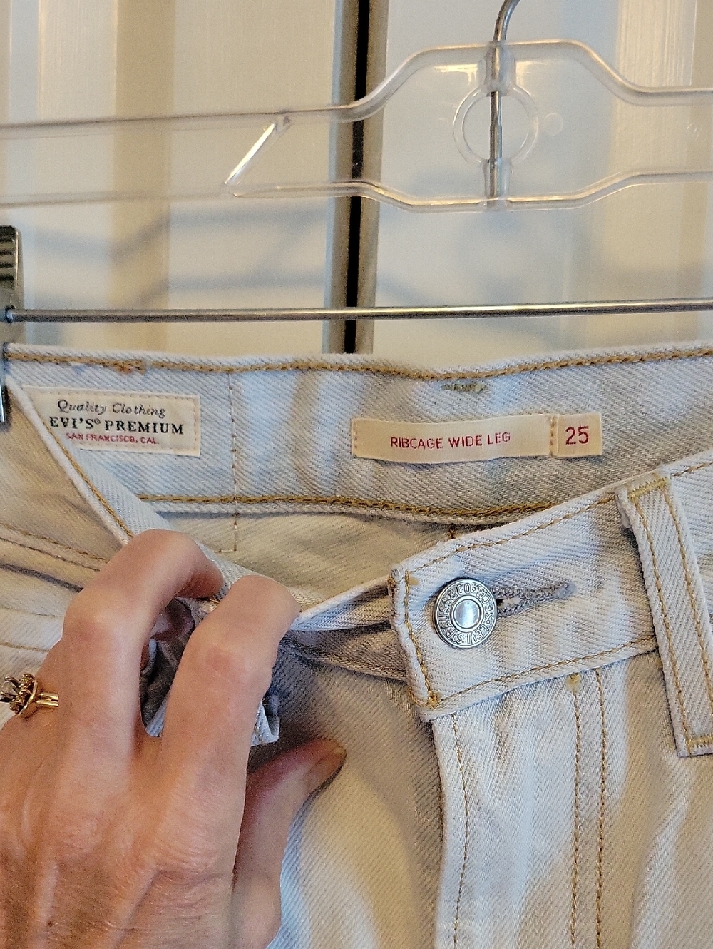 Levis Ribcage Wide Leg - Picture 2 of 4